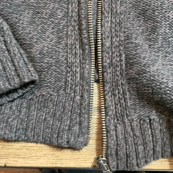 American Eagle Sweater - Picture 5 of 5